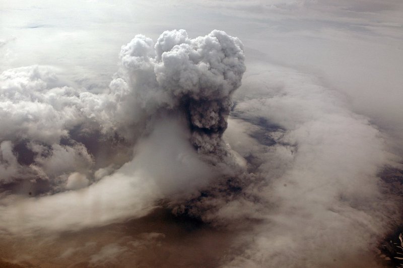vulkánkitörés.jpg